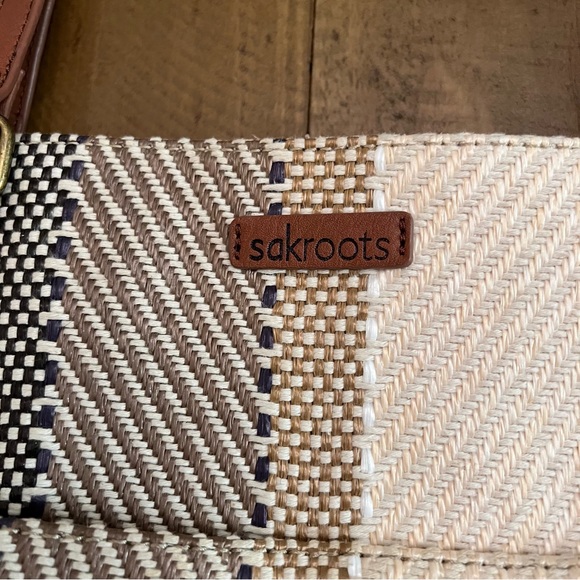 Sakroots Metro Tobacco Batik Stripe Artist Circle Medium Tote - Picture 5 of 10